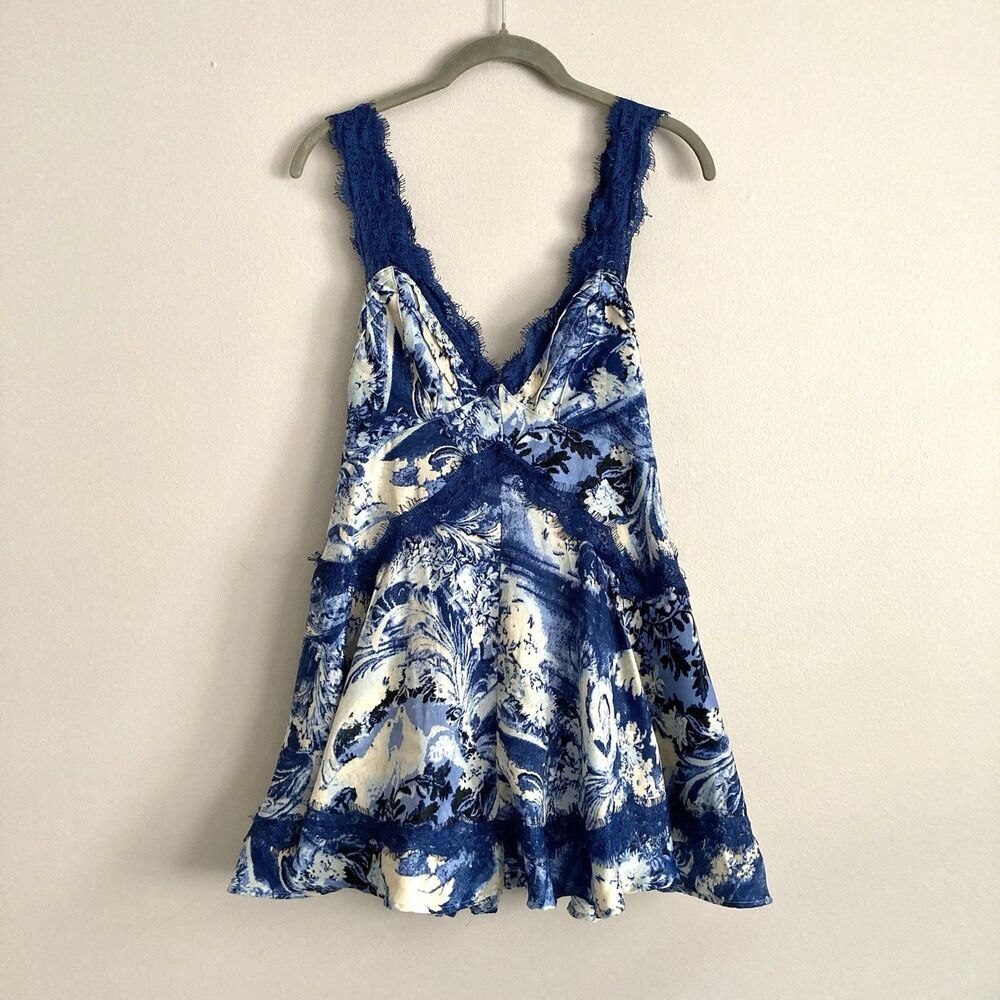 Urban Outfitters Womens Blue Floral Lace Trim Mini Dress Size Medium Party Cute